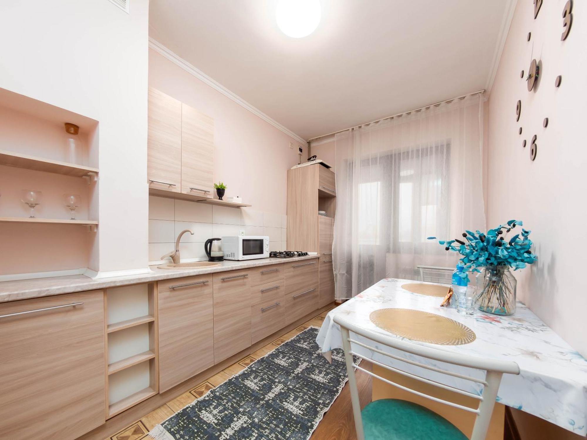 Zhetysuskaya 4 app 35 Lägenhet Alma-Ata Exteriör bild